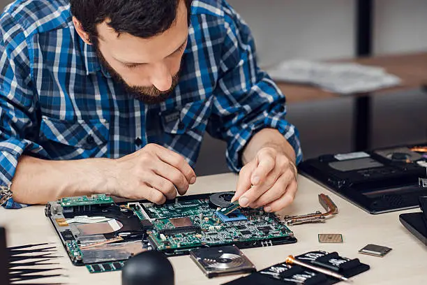 Program Structure for Electronic Engineering in Malaysia